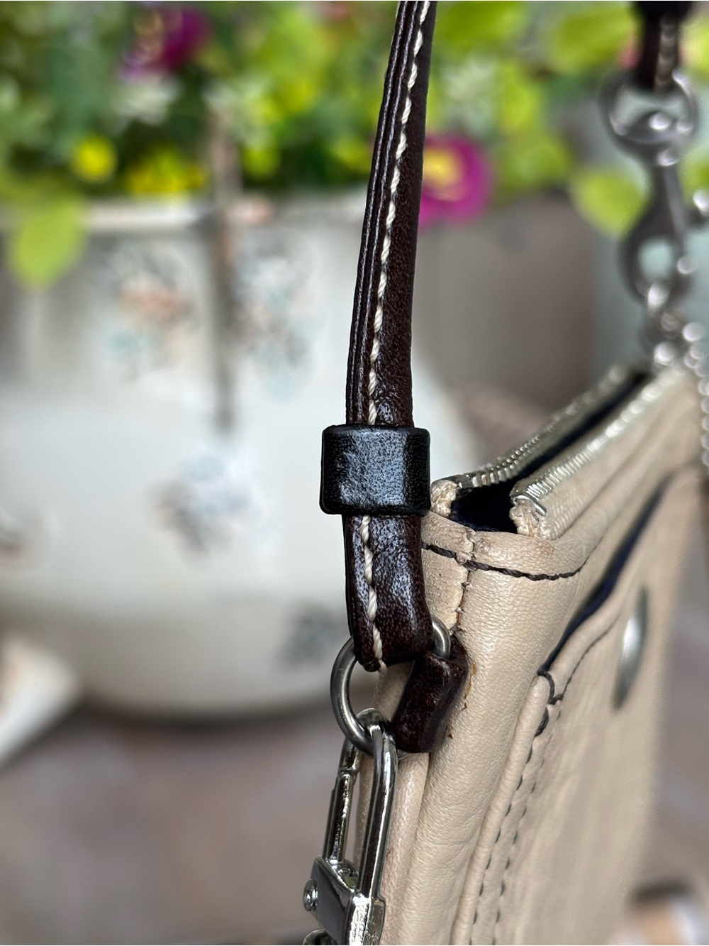 🤎⭐️COACH Chelsea Large Leather Wristlet⭐️🤎 - Picture 6 of 8